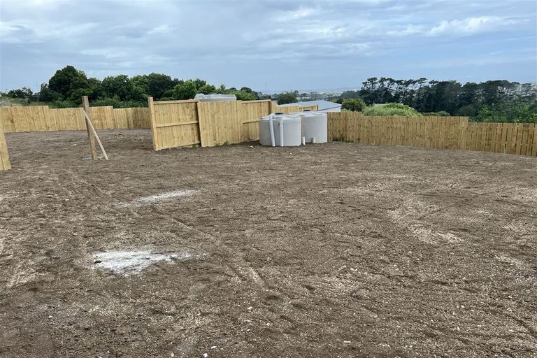 Photo of property in 85c Lake Panorama Drive, Henderson Valley, Auckland, 0614