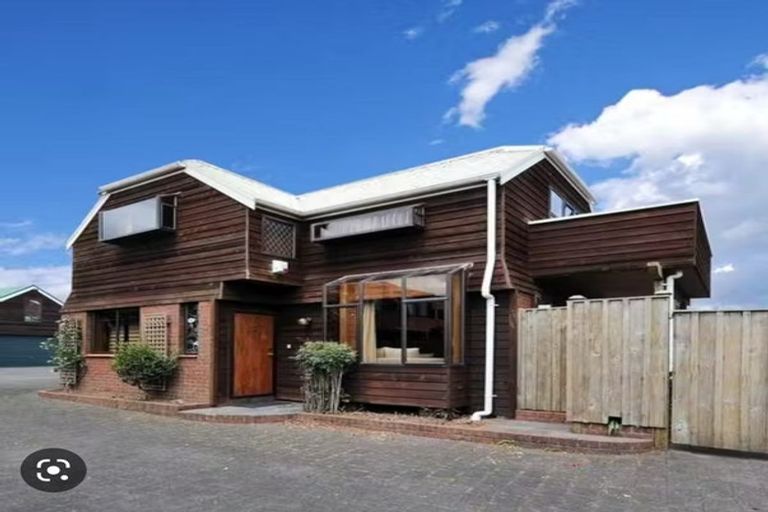 Photo of property in 2/170 Green Lane West, Greenlane, Auckland, 1051