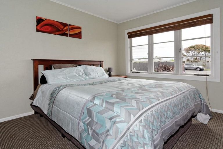 Photo of property in 7 Rixon Place, Te Atatu Peninsula, Auckland, 0610