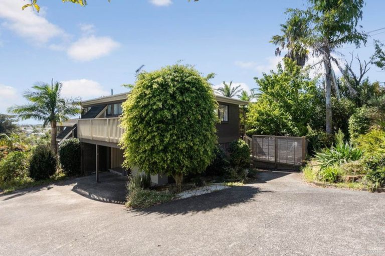 Photo of property in 1/17 Mizpah Road, Waiake, Auckland, 0630