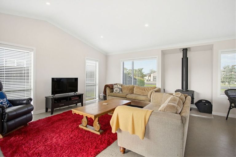 Photo of property in 89 Kupe Drive, Whitianga, 3510