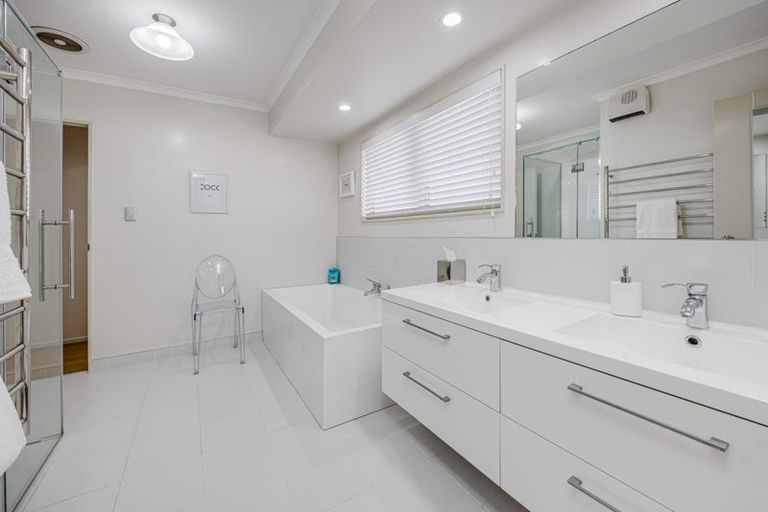 Photo of property in 58 Rushgreen Avenue, Pahurehure, Papakura, 2113