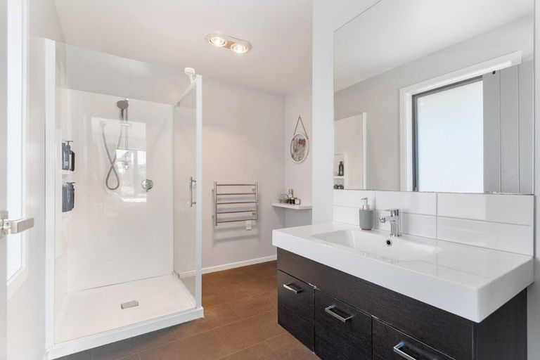 Photo of property in 6 Austin Reid Avenue, Carterton, 5713