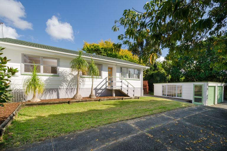 Photo of property in 2/3 Talavera Place, Te Atatu South, Auckland, 0602