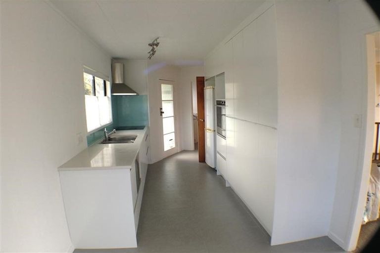 Photo of property in 11 Santiago Crescent, Unsworth Heights, Auckland, 0632