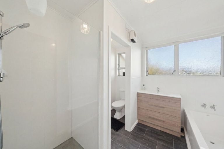 Photo of property in 120 Kahu Road, Paremata, Porirua, 5024