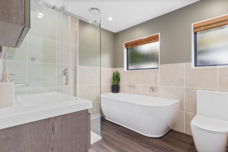 Photo of property in 90 Collingwood Road, Waiuku, 2123