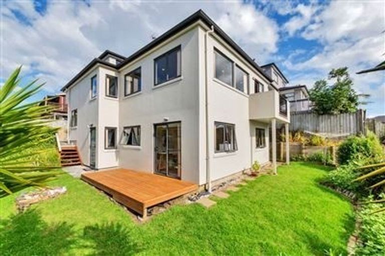 Photo of property in 2/890 East Coast Road, Northcross, Auckland, 0630