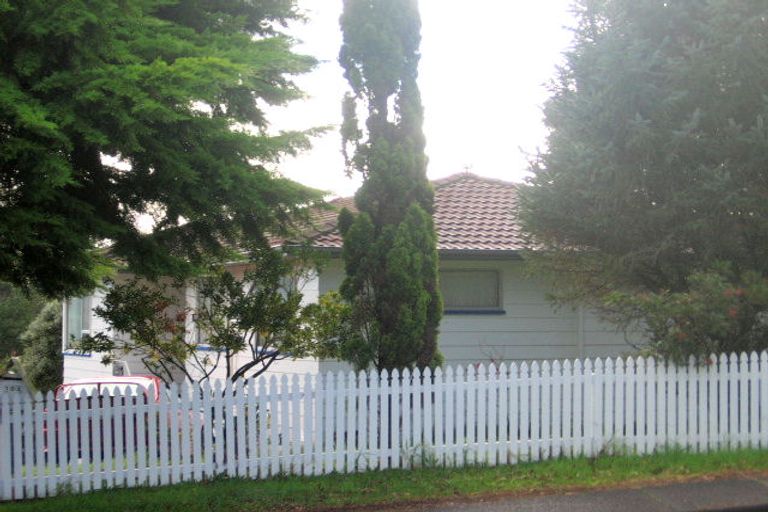 Photo of property in 104 Reynella Drive, Massey, Auckland, 0614