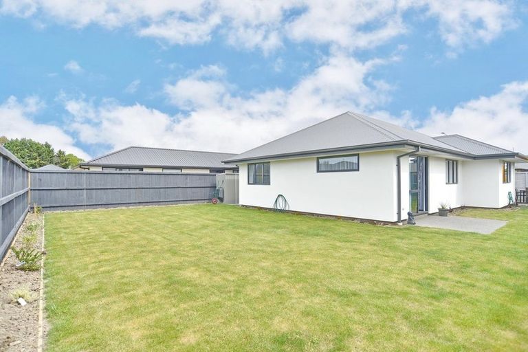 Photo of property in 20 Tara Crescent, Woodend, 7610