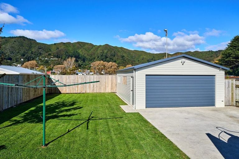 Photo of property in 33 Gibson Crescent, Naenae, Lower Hutt, 5011