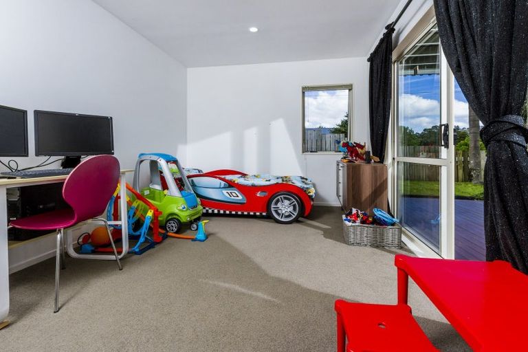 Photo of property in 2/70 Archers Road, Glenfield, Auckland, 0629
