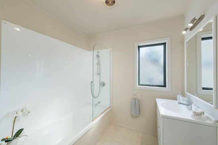 Photo of property in 27 Morere Street, Titahi Bay, Porirua, 5022