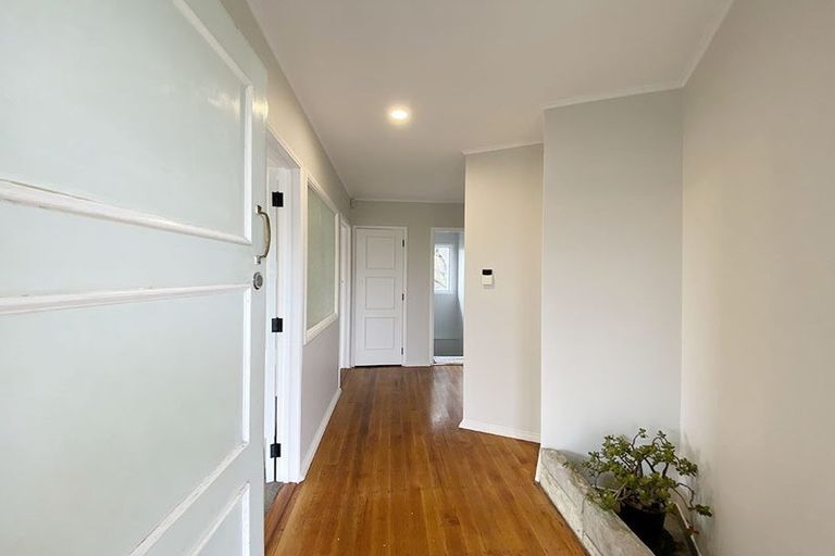 Photo of property in 3 Larne Avenue, Pakuranga Heights, Auckland, 2010