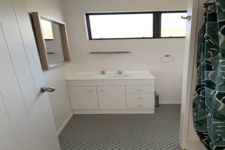 Photo of property in 24b Tindalls Bay Road, Manly, Whangaparaoa, 0930