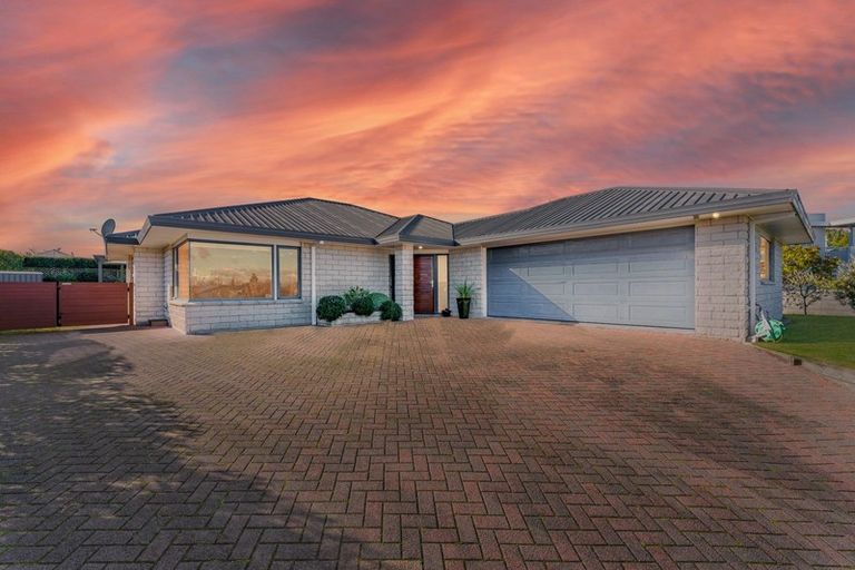 Photo of property in 25 Fairview Terrace, Waipahihi, Taupo, 3330