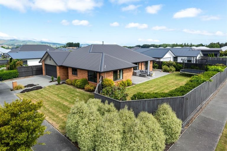 Photo of property in 17 Gosling Crescent, Halswell, Christchurch, 8025