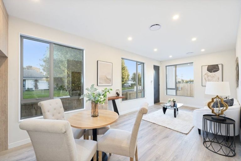 Photo of property in 2/5 Hereford Street, Te Atatu Peninsula, Auckland, 0610