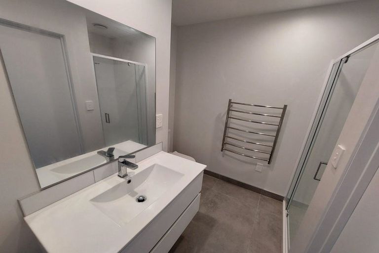 Photo of property in 1/1 Fruitvale Road, New Lynn, Auckland, 0600