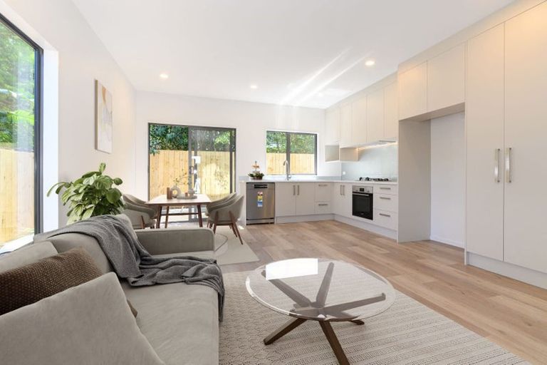 Photo of property in 2e Garner Place, Glenfield, Auckland, 0629