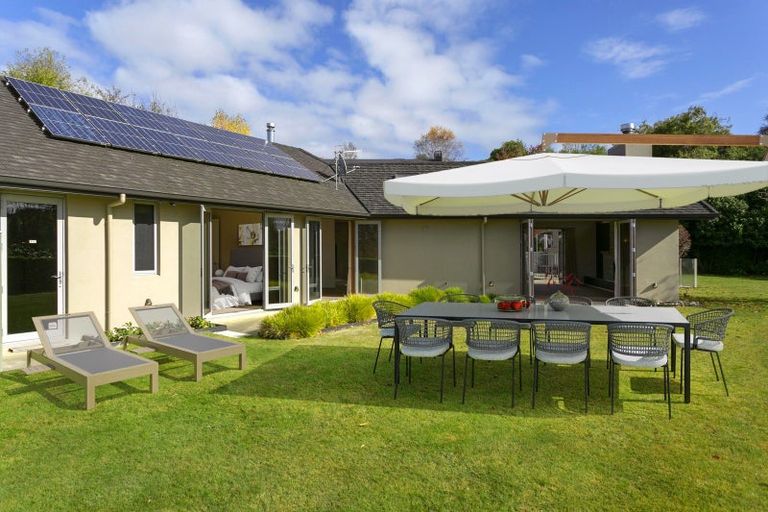 Photo of property in 5 Cameron Drive, Acacia Bay, Taupo, 3385