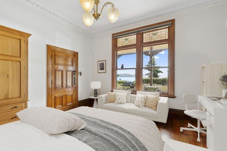 Photo of property in 186 Oriental Parade, Oriental Bay, Wellington, 6011