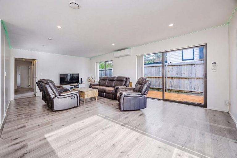 Photo of property in 22a Lincoln Park Avenue, Massey, Auckland, 0614