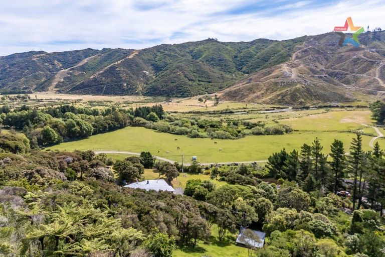 Photo of property in 1119 Coast Road, Wainuiomata Coast, Wainuiomata, 5373