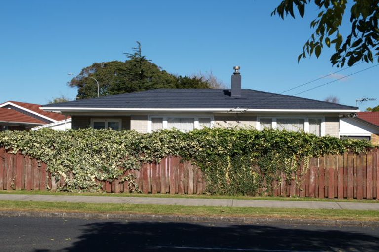 Photo of property in 2 Vine Street, Mangere East, Auckland, 2024