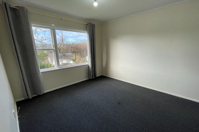 Photo of property in 9 Bellringer Crescent, Newlands, Wellington, 6037