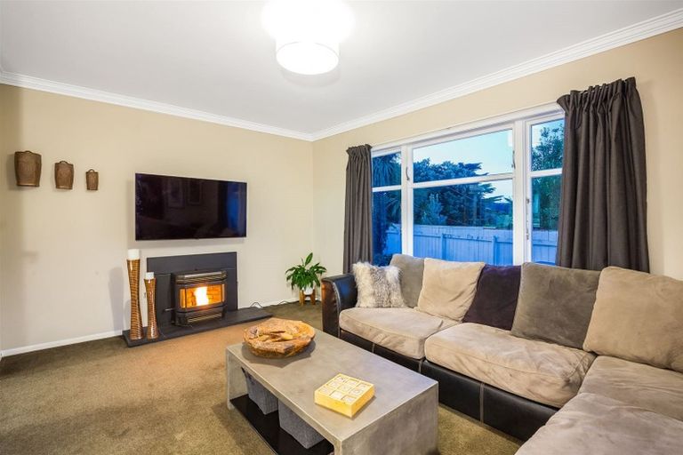 Photo of property in 44 Grays Road, Plimmerton, Porirua, 5026