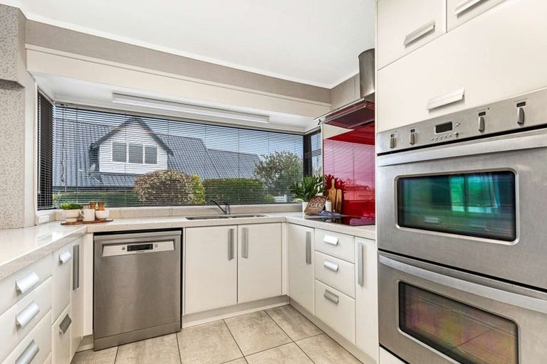 Photo of property in 10 Gemini Place, Kawaha Point, Rotorua, 3010