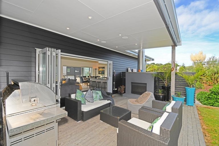 Photo of property in 22 Wonderview Road, Leigh, 0985