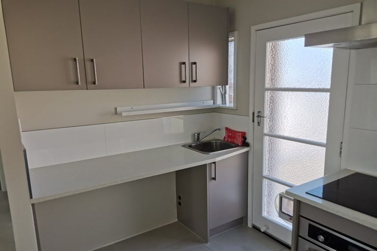 Photo of property in 2/5 Keldale Place, Forrest Hill, Auckland, 0620