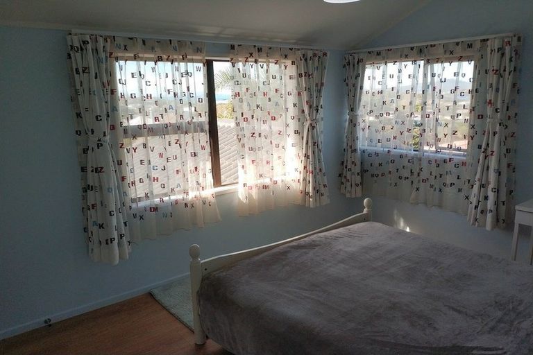 Photo of property in 2/6 Currey Crescent, Milford, Auckland, 0620