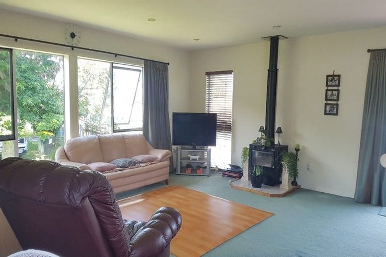 Photo of property in 38 Deverell Place, Northcross, Auckland, 0632