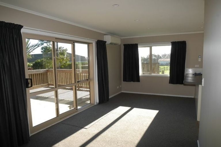 Photo of property in 11 Kebbell Drive, Waikanae, 5391