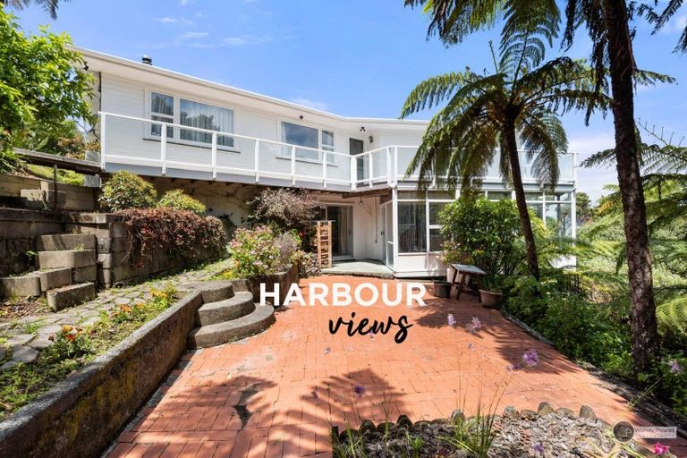 Photo of property in 18 Magnolia Grove, Maungaraki, Lower Hutt, 5010