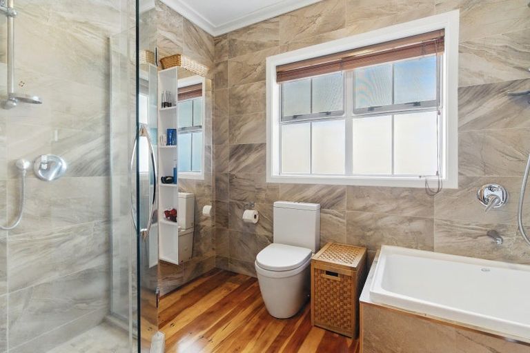 Photo of property in 229 Shakespeare Street, Leamington, Cambridge, 3432