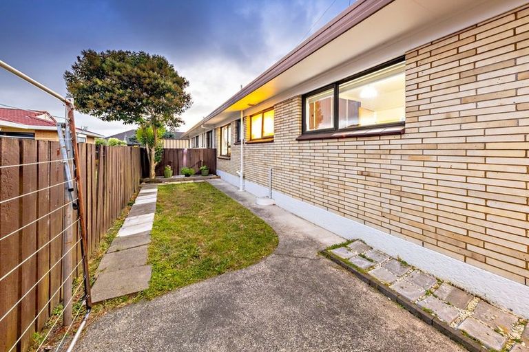Photo of property in 2/24 Prictor Street, Papakura, 2110