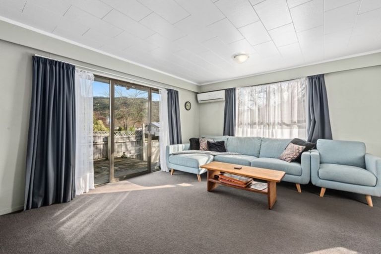 Photo of property in 62a Gemstone Drive, Birchville, Upper Hutt, 5018