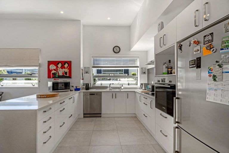 Photo of property in 16 Vanita Drive, Whitianga, 3510