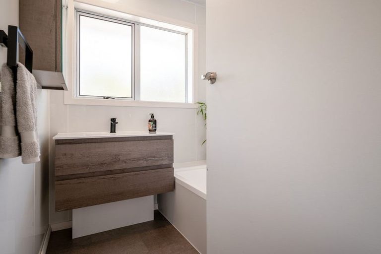 Photo of property in 31 Horton Place, Avondale, Christchurch, 8061