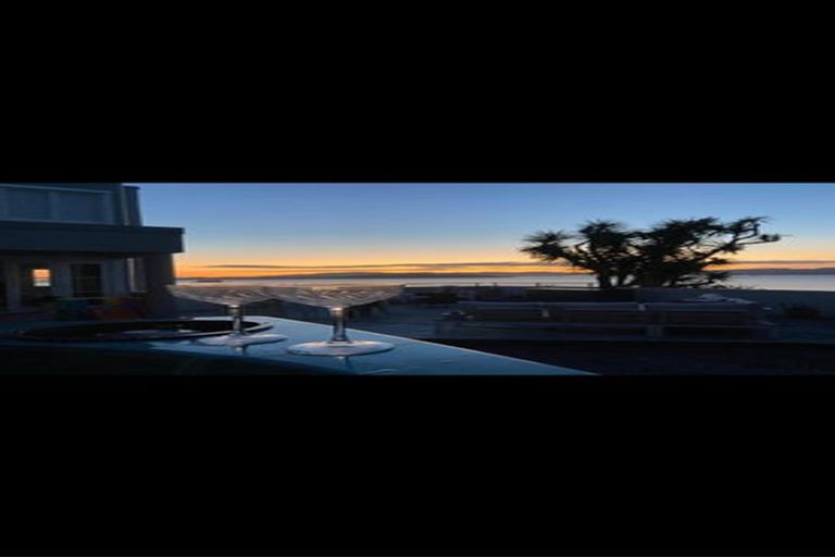 Photo of property in 58 Ferry Road, Days Bay, Lower Hutt, 5013