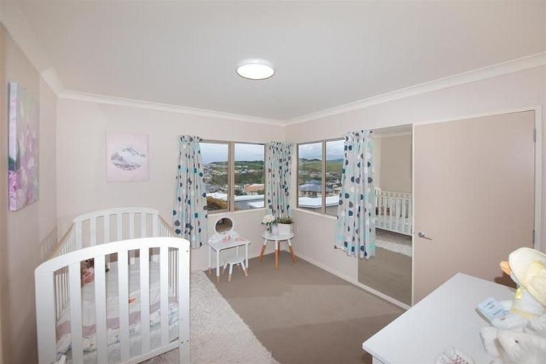 Photo of property in 50 Erlestoke Crescent, Churton Park, Wellington, 6037