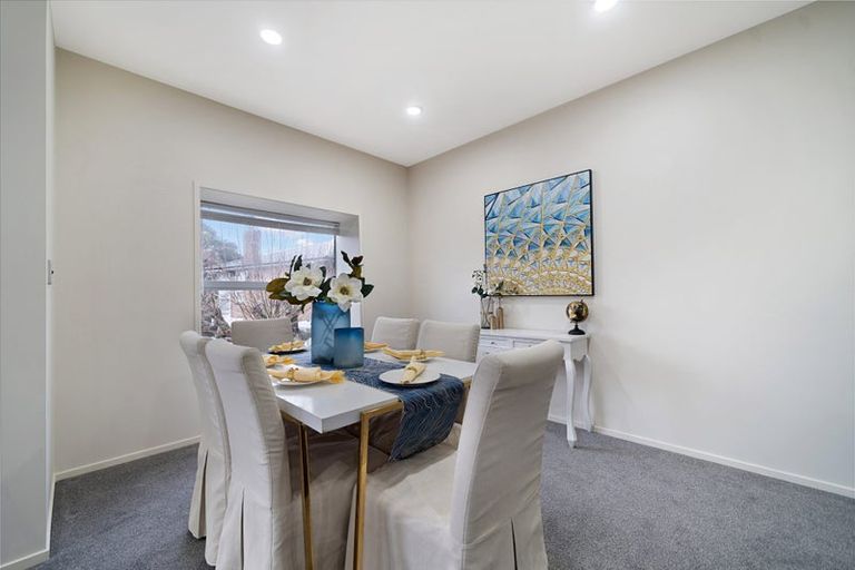 Photo of property in 76n Edmonton Road, Henderson, Auckland, 0612