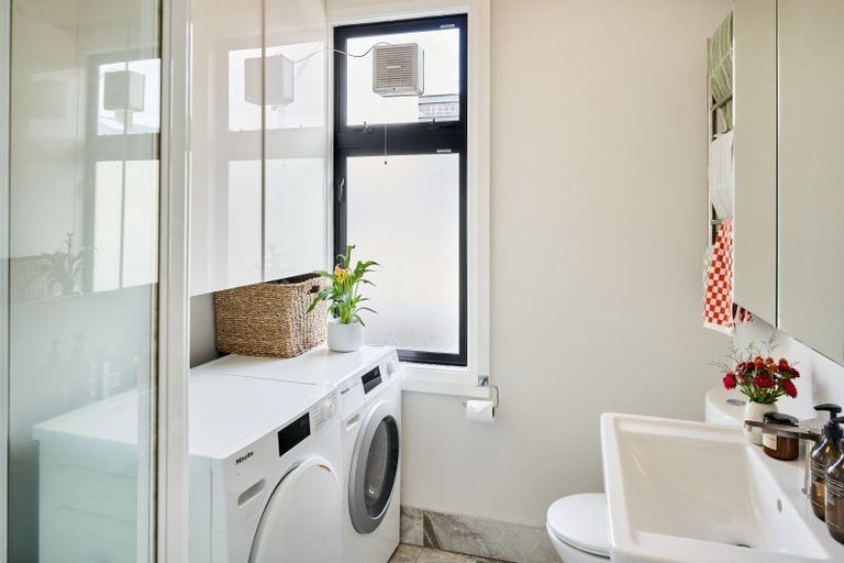 Photo of property in 4/24 Elizabeth Street, Mount Victoria, Wellington, 6011