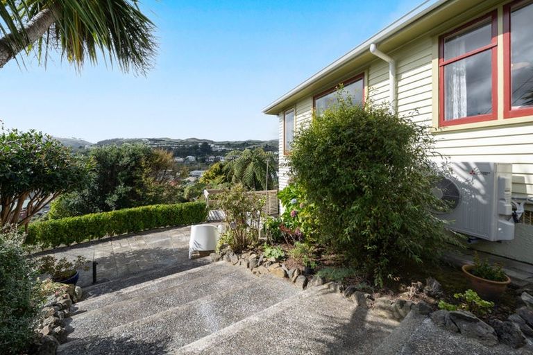 Photo of property in 6 Te Reinga View, Tawa, Wellington, 5028