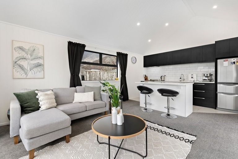 Photo of property in 4 Cone Peak Close, Lake Hayes, Queenstown, 9304