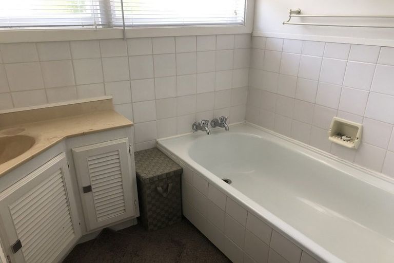 Photo of property in 71 Lynden Avenue, Hillcrest, Auckland, 0627